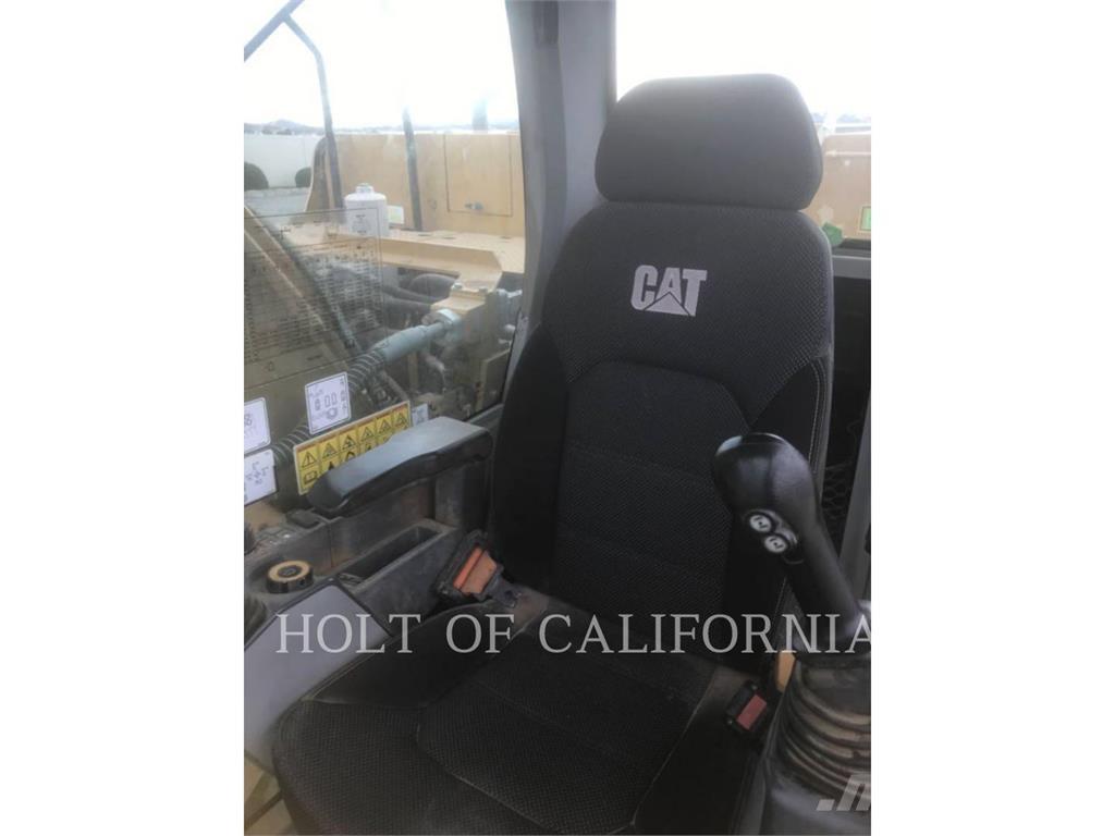 CAT 320 Roomikekskavaatorid