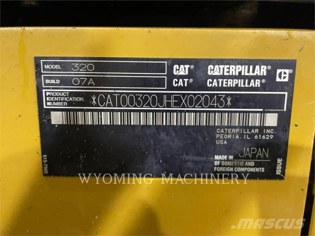 CAT 320 Roomikekskavaatorid