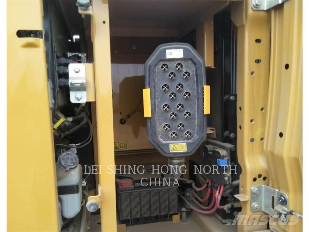 CAT 320-07 Roomikekskavaatorid