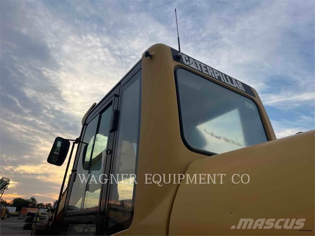 CAT 320CL Roomikekskavaatorid