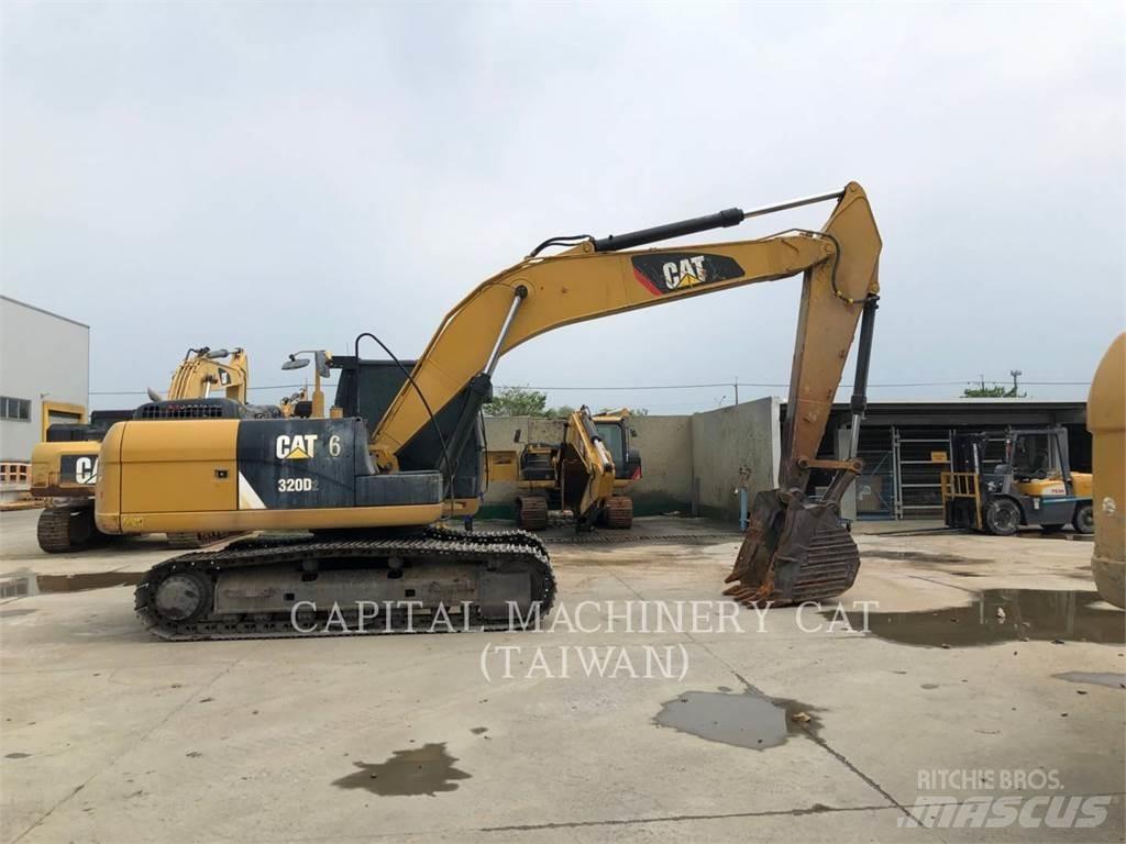 CAT 320D2 Roomikekskavaatorid