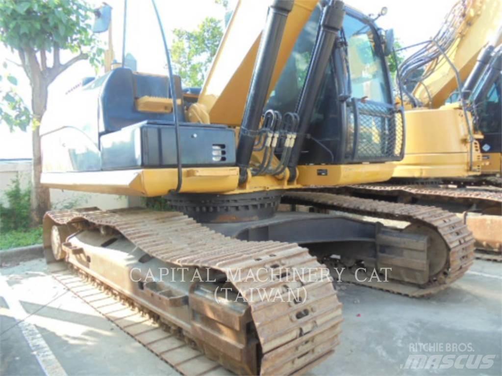 CAT 320D2 Roomikekskavaatorid