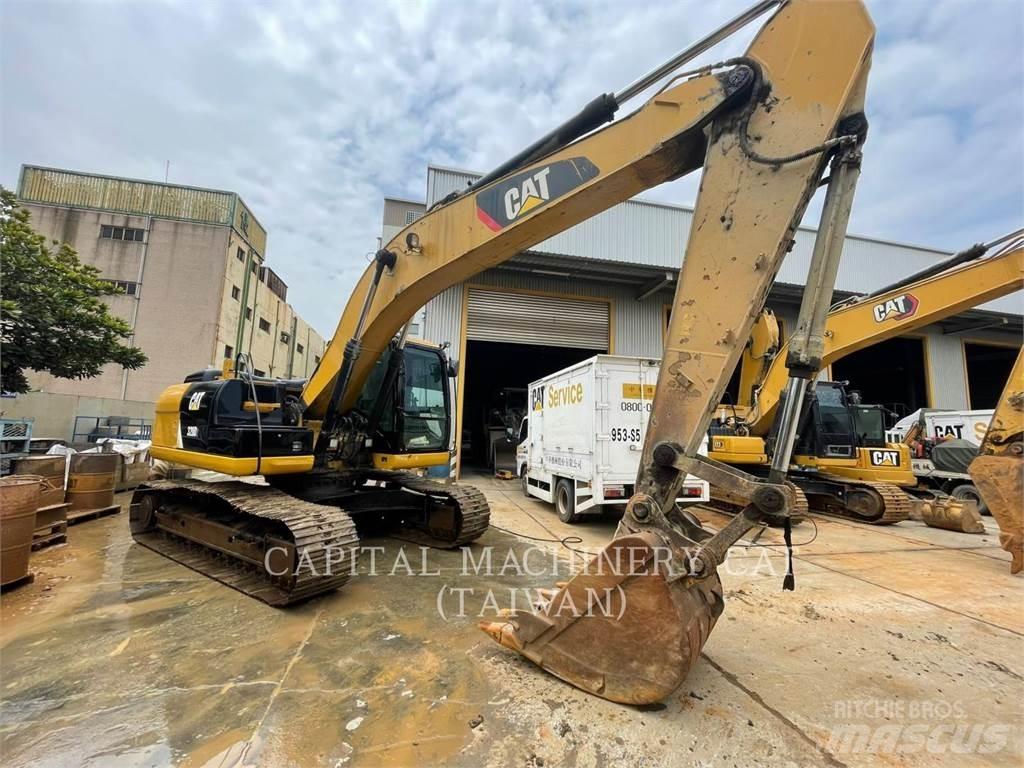 CAT 320D2 Roomikekskavaatorid