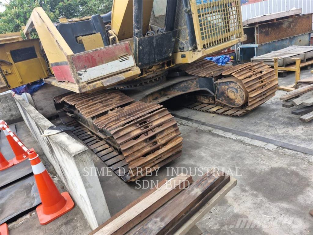 CAT 320D2 Roomikekskavaatorid