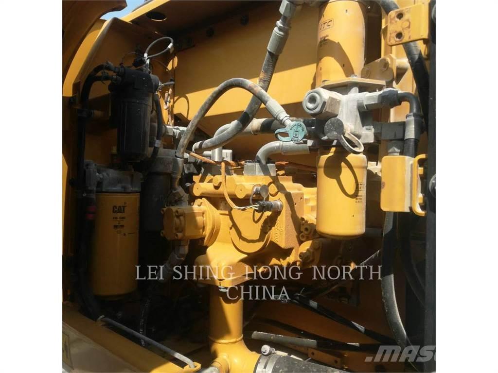 CAT 320D2 Roomikekskavaatorid