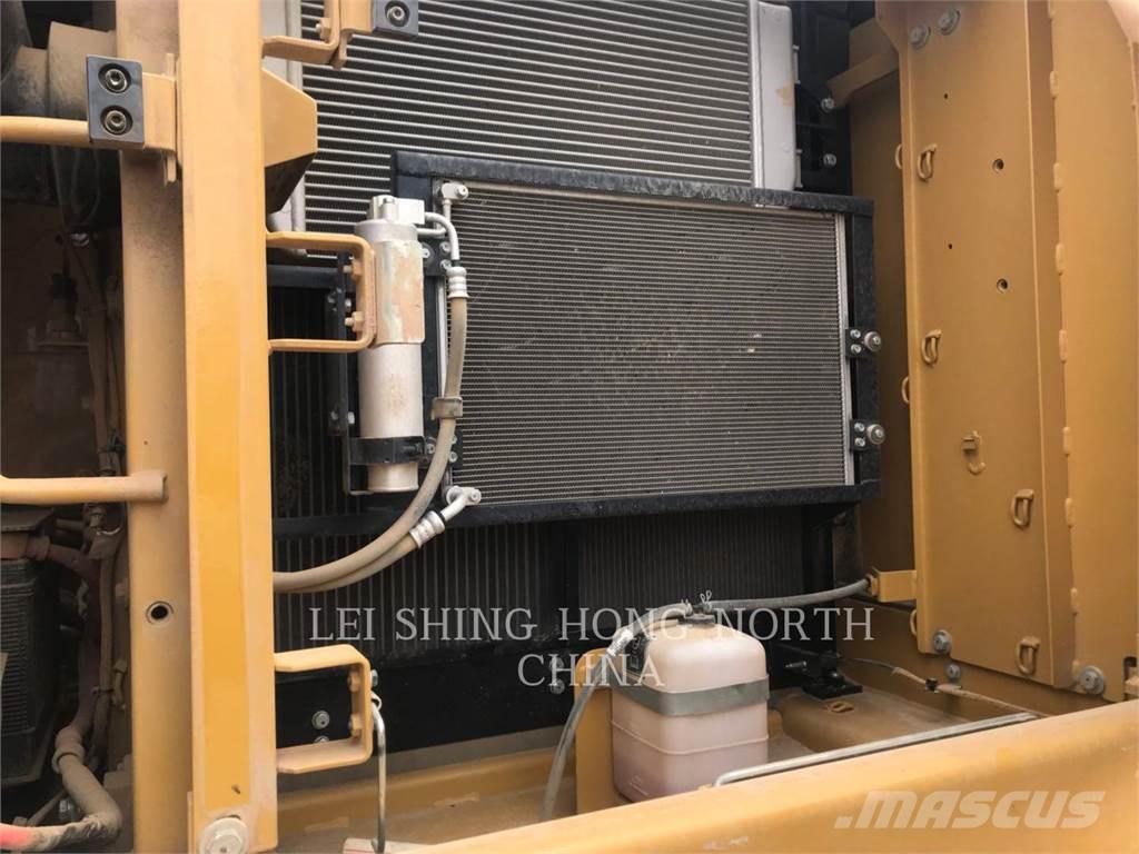 CAT 320D2 Roomikekskavaatorid