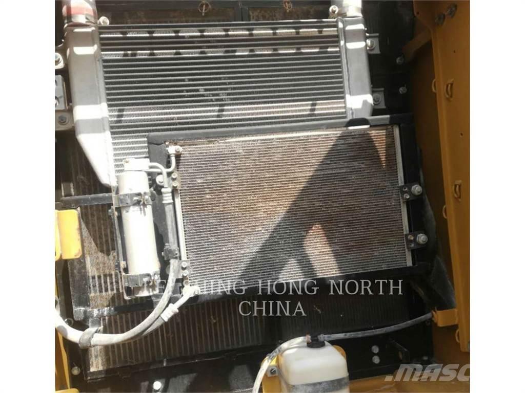 CAT 320D2 Roomikekskavaatorid