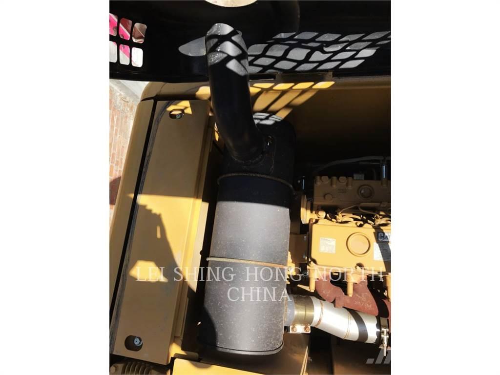 CAT 320D2 Roomikekskavaatorid