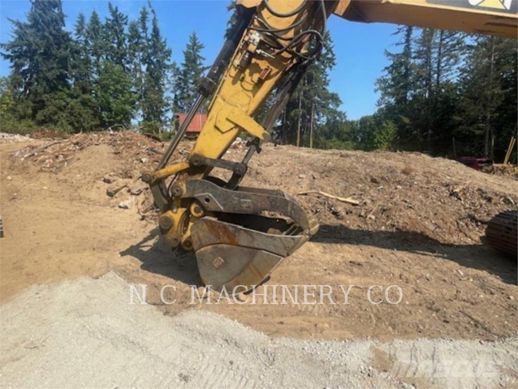 CAT 320E Roomikekskavaatorid