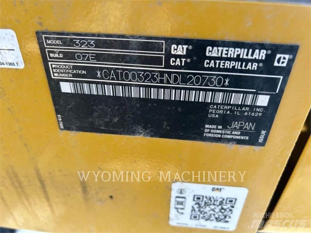 CAT 323 Roomikekskavaatorid