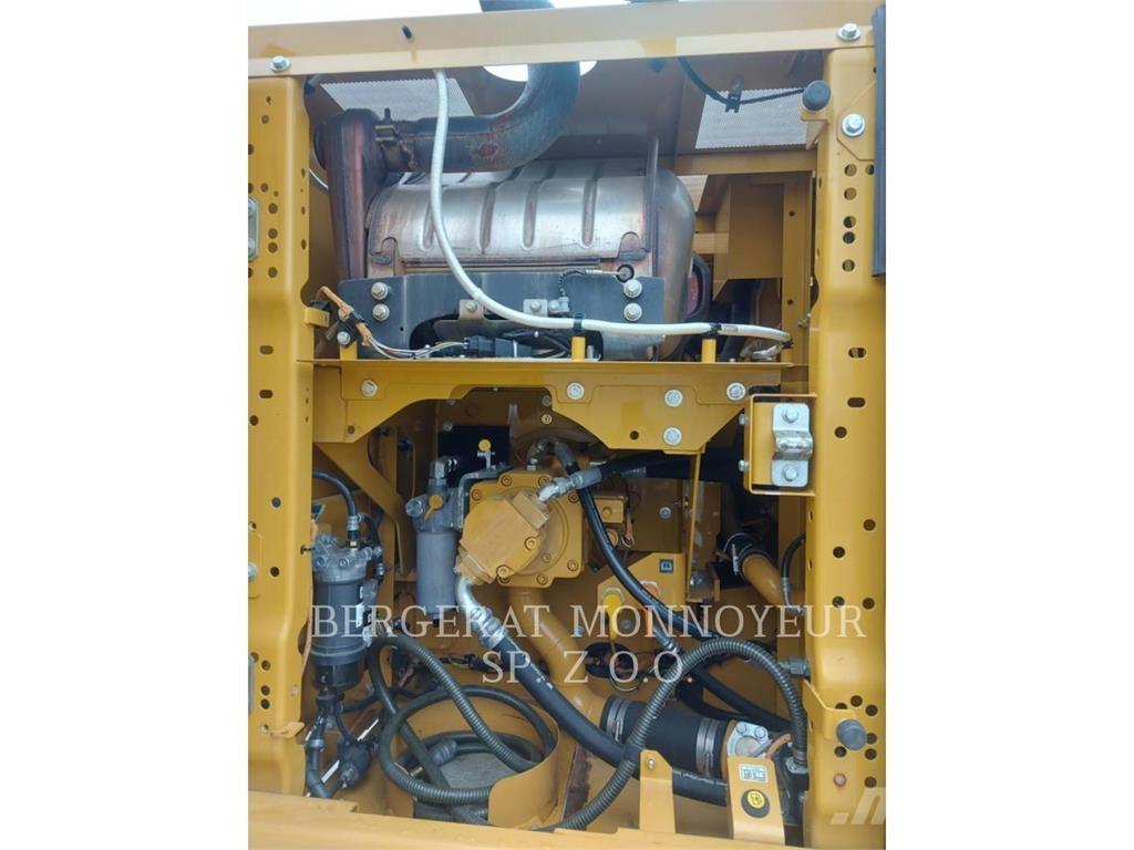 CAT 323 Roomikekskavaatorid