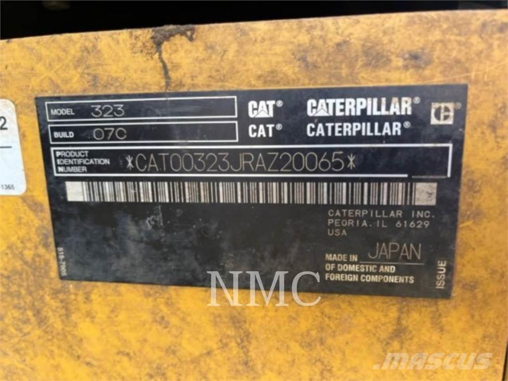 CAT 323 Roomikekskavaatorid