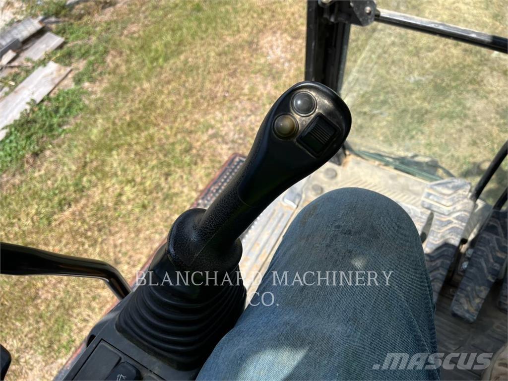 CAT 323 Roomikekskavaatorid