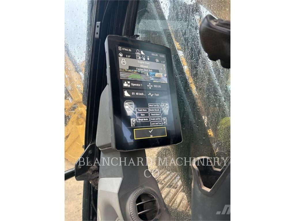 CAT 323 Roomikekskavaatorid