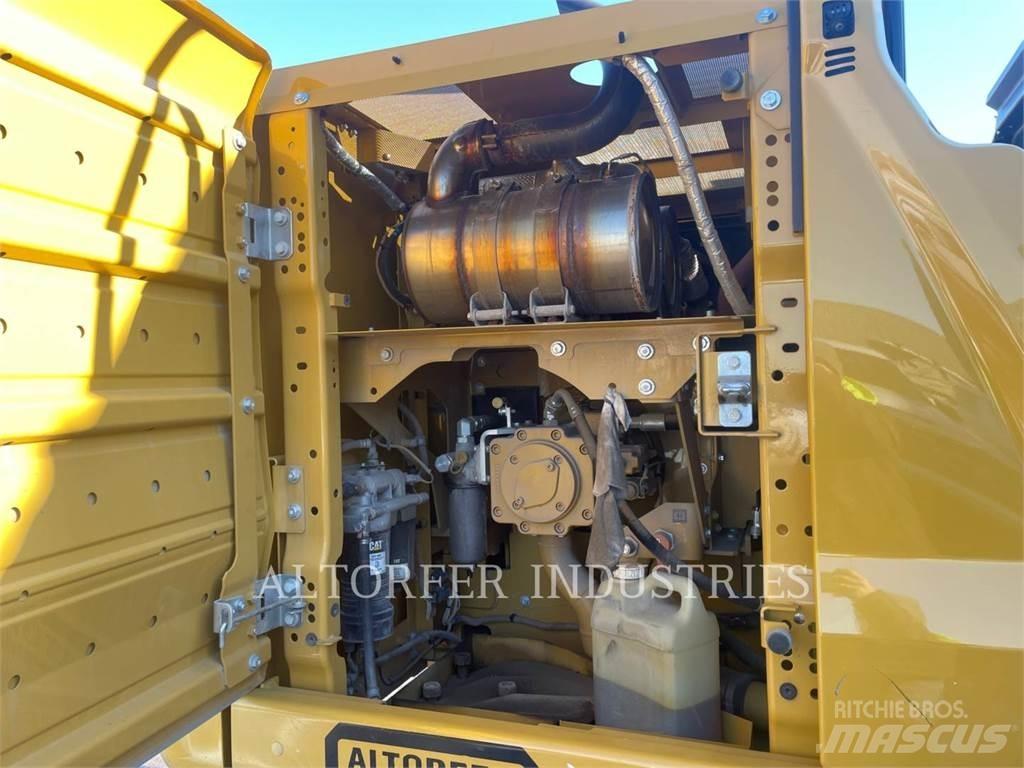 CAT 323-07 Roomikekskavaatorid