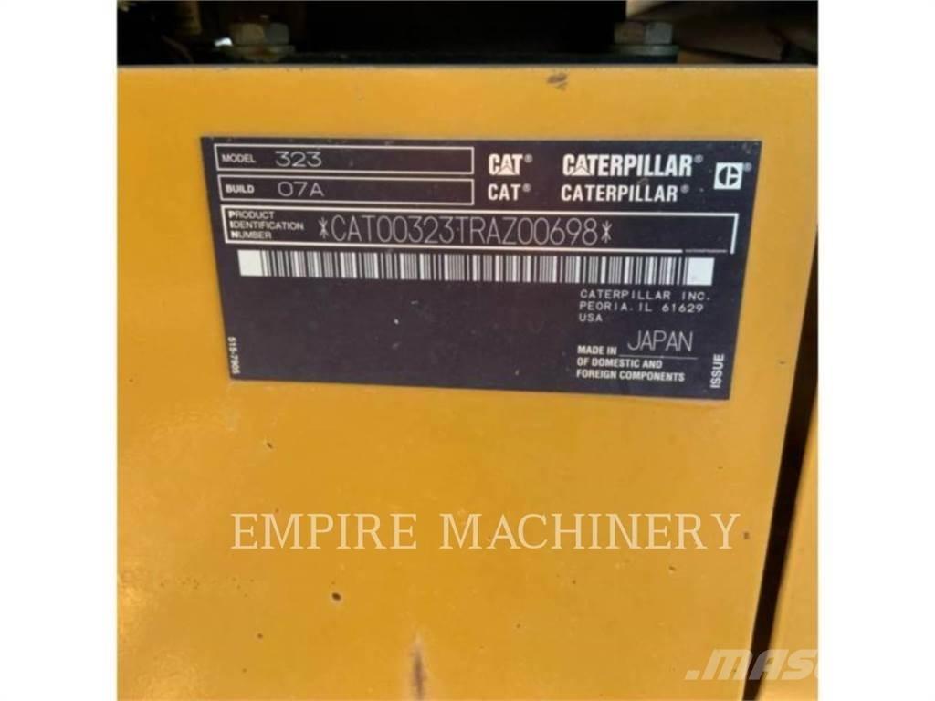 CAT 323-07 Roomikekskavaatorid