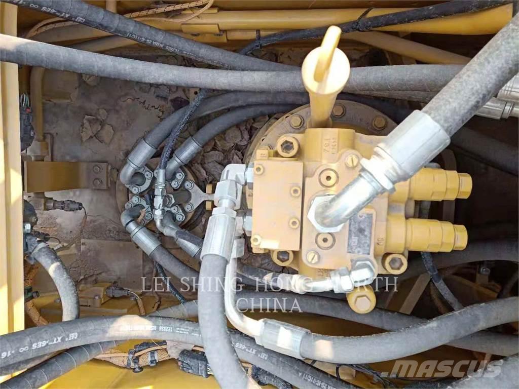 CAT 323-07 Roomikekskavaatorid