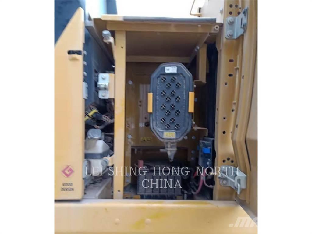 CAT 323-07 Roomikekskavaatorid