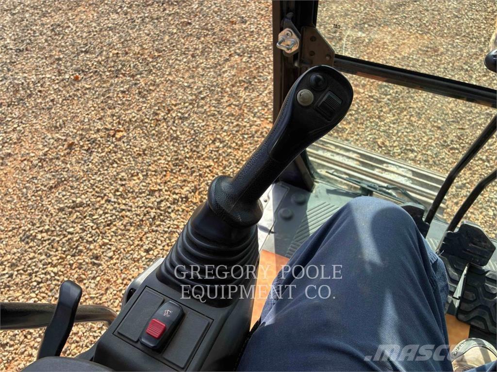 CAT 32307 Roomikekskavaatorid