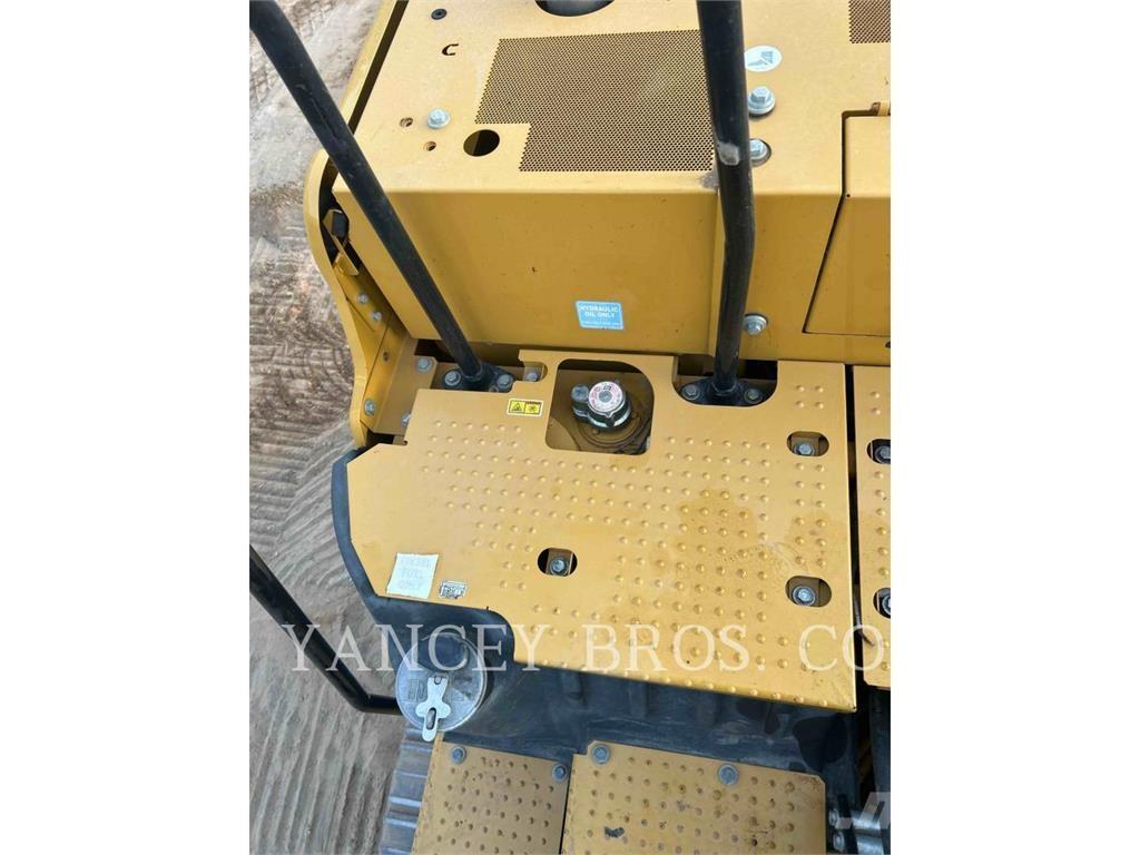 CAT 32307 Roomikekskavaatorid