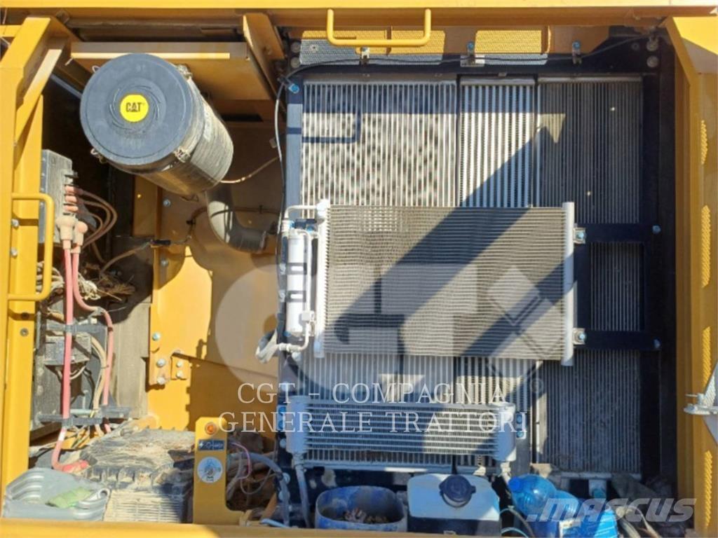 CAT 323F SA Roomikekskavaatorid