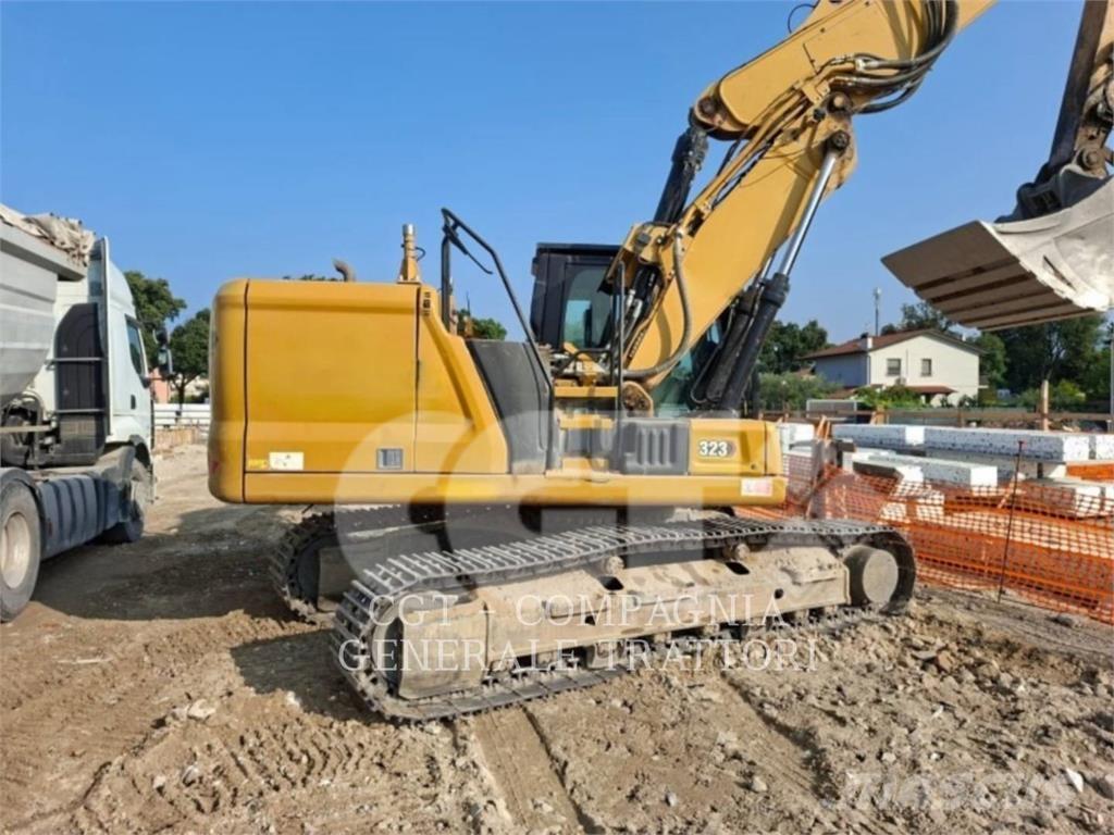 CAT 323LN Roomikekskavaatorid