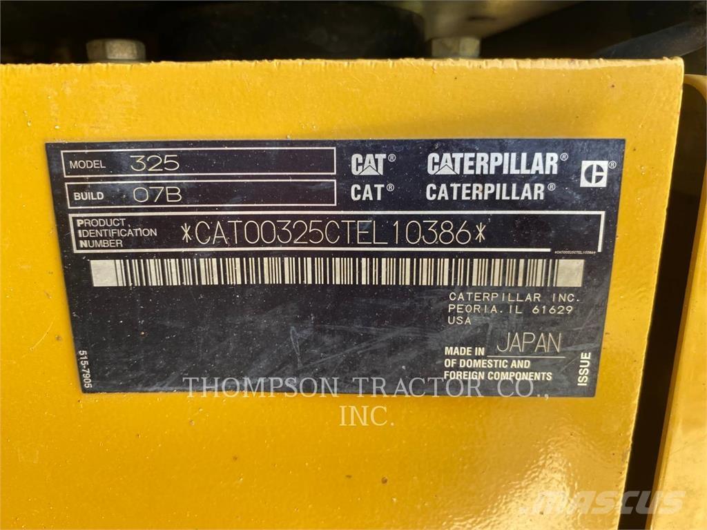 CAT 325 Roomikekskavaatorid