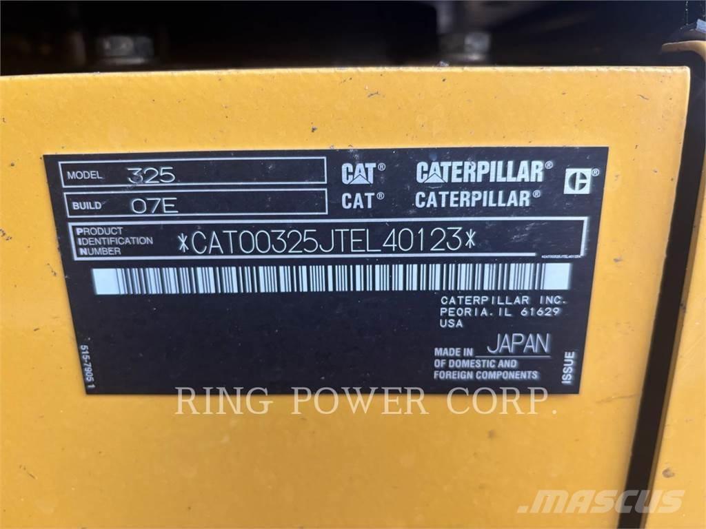 CAT 325 Roomikekskavaatorid