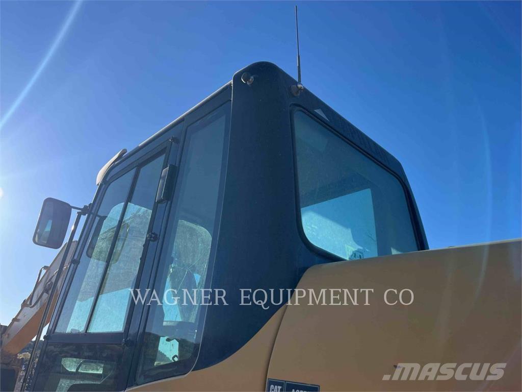 CAT 325DL Roomikekskavaatorid