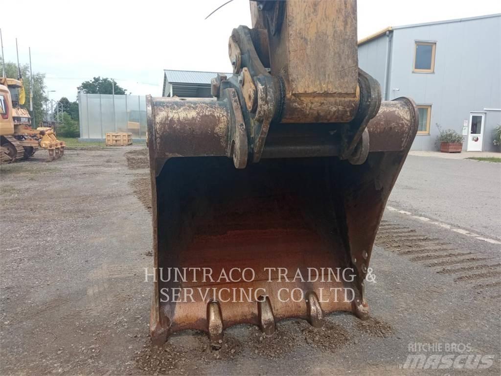 CAT 326-07 Roomikekskavaatorid
