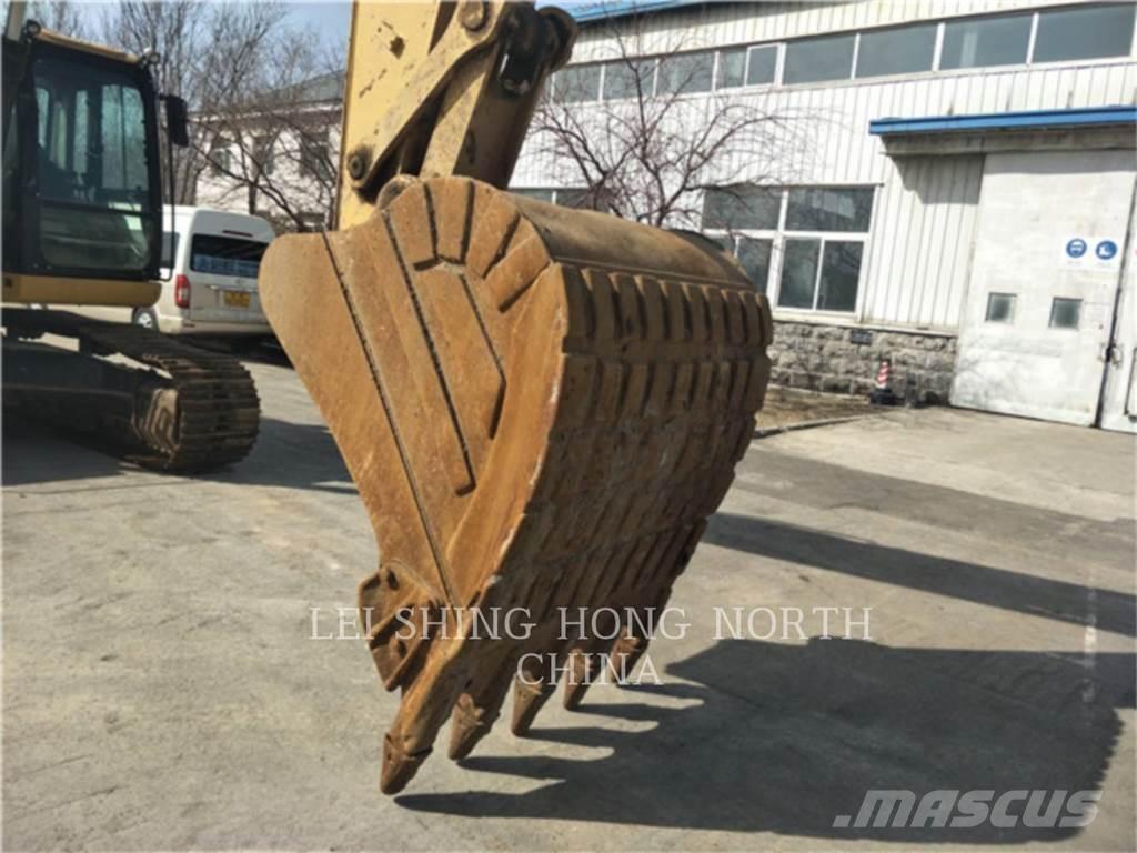 CAT 326D2L Roomikekskavaatorid