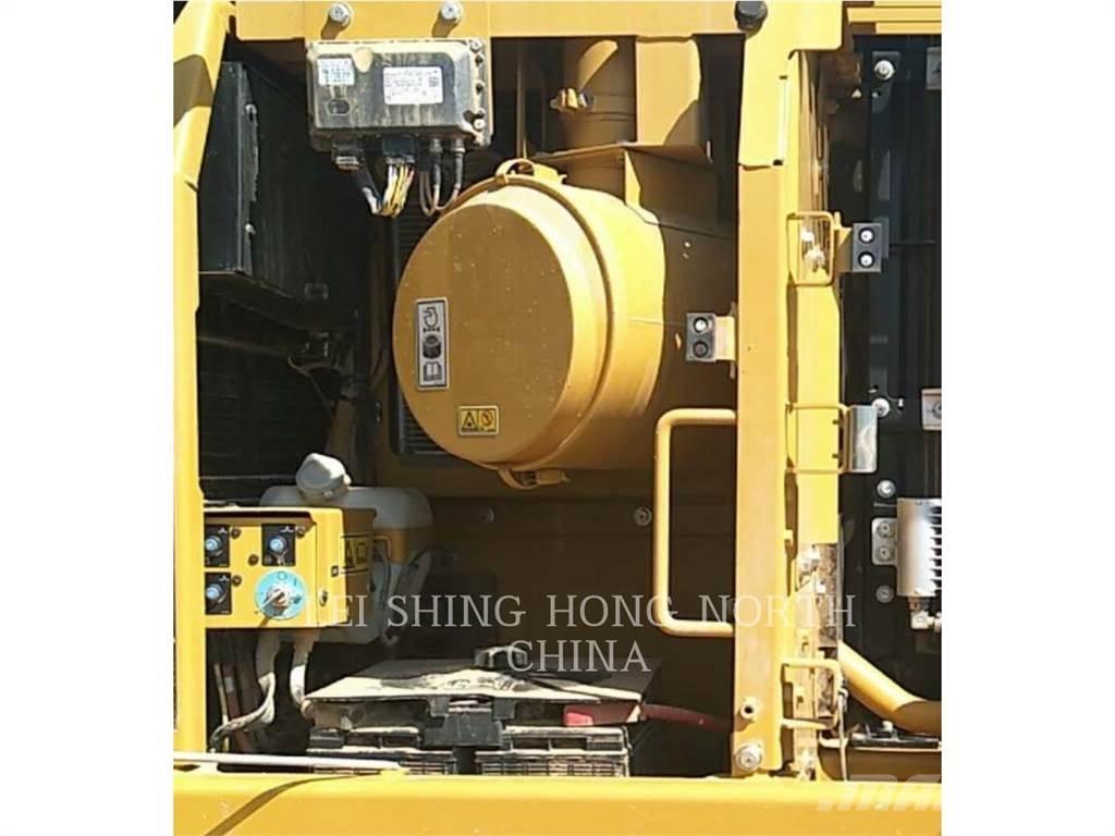 CAT 326D2L Roomikekskavaatorid