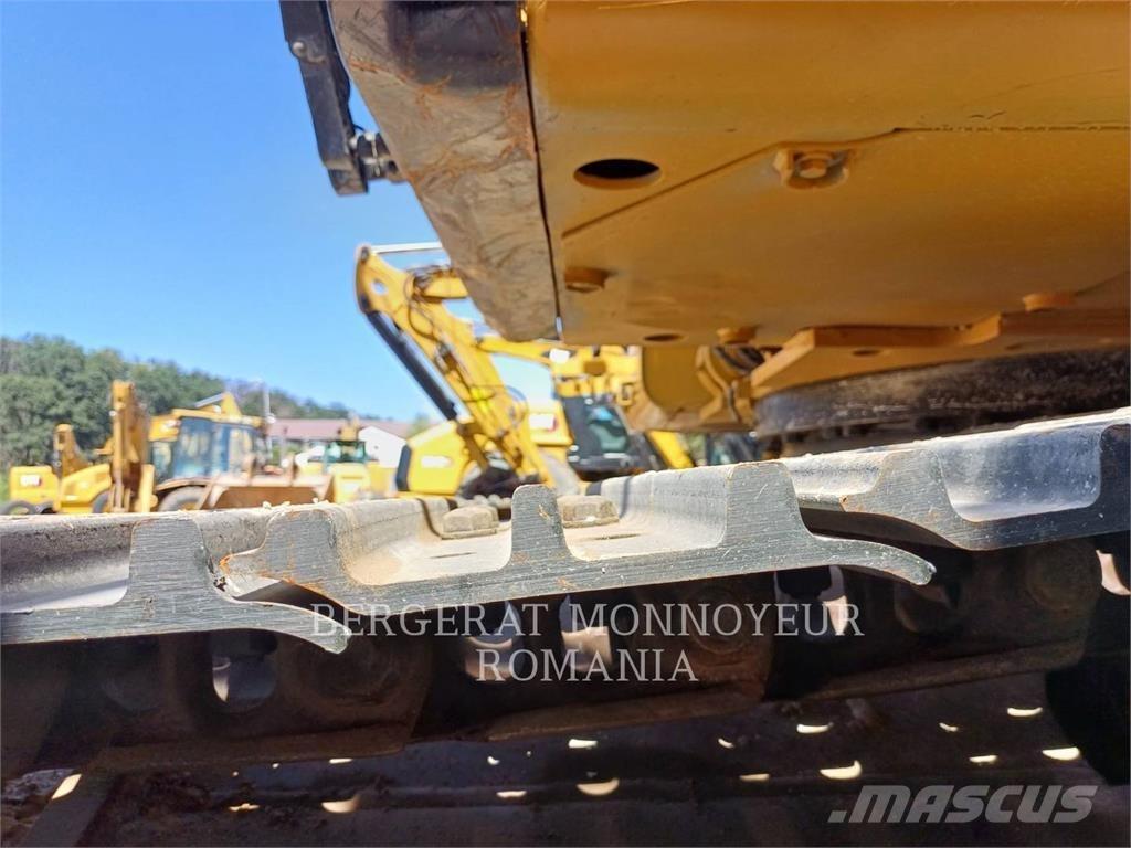 CAT 326FL Roomikekskavaatorid