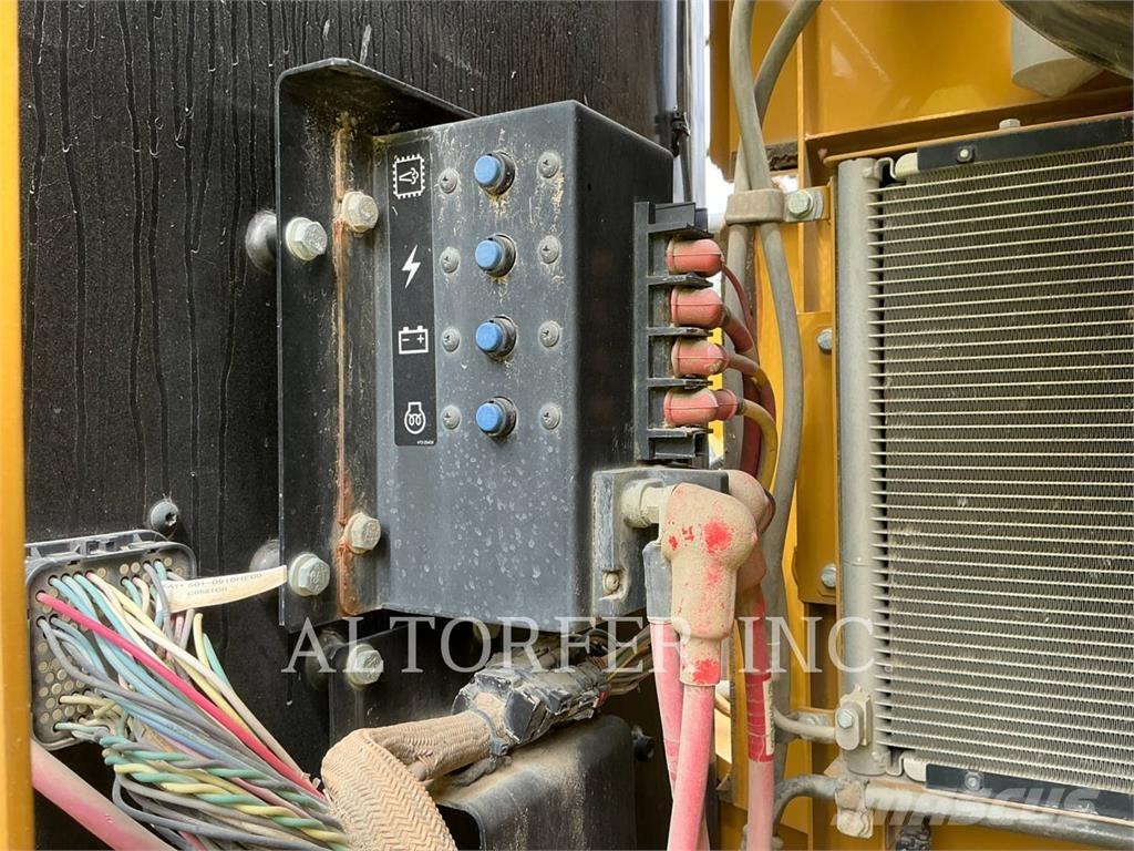 CAT 326FL Roomikekskavaatorid