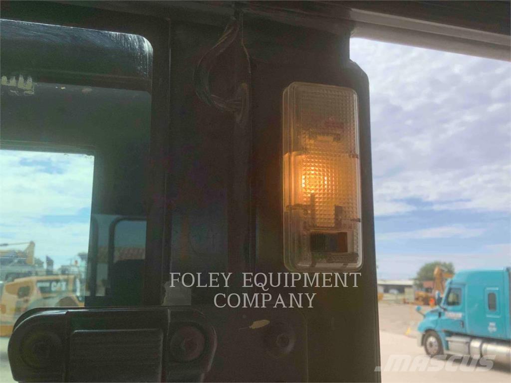 CAT 326FL9 Roomikekskavaatorid