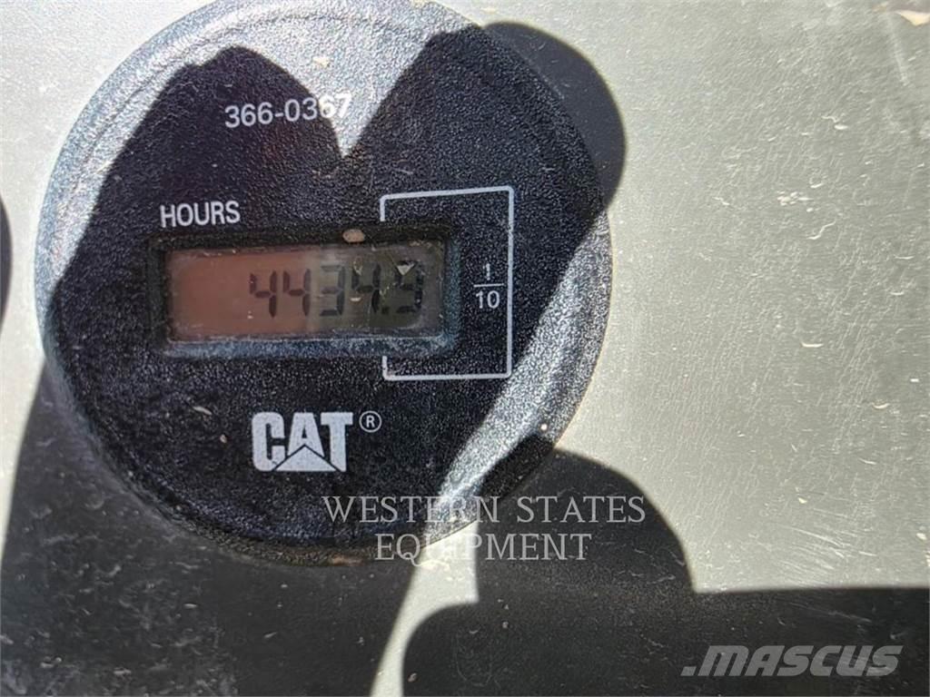 CAT 328D Roomikekskavaatorid