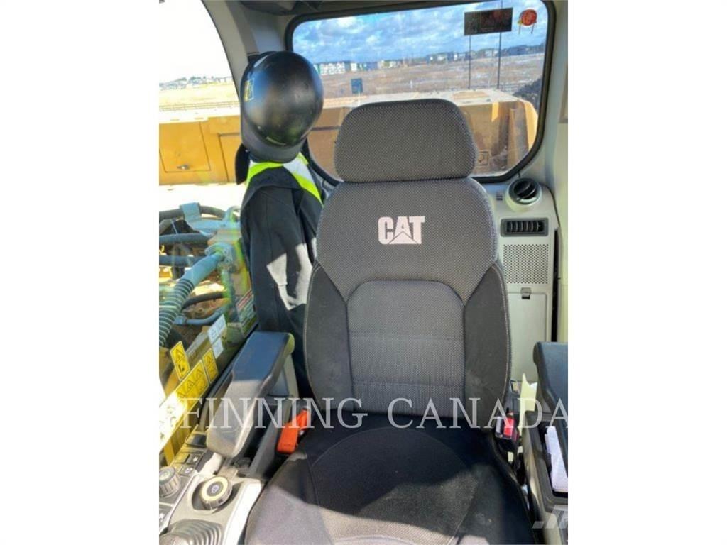 CAT 330-07 Roomikekskavaatorid