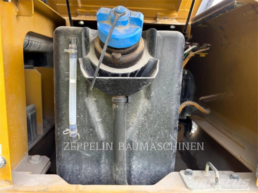 CAT 330-07 Roomikekskavaatorid