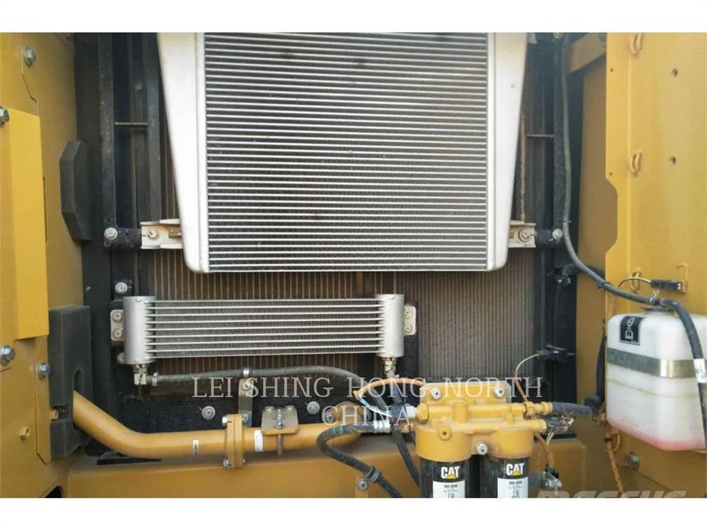 CAT 330D2L Roomikekskavaatorid