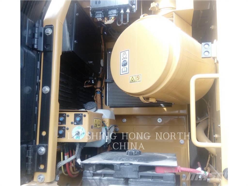 CAT 330D2L Roomikekskavaatorid