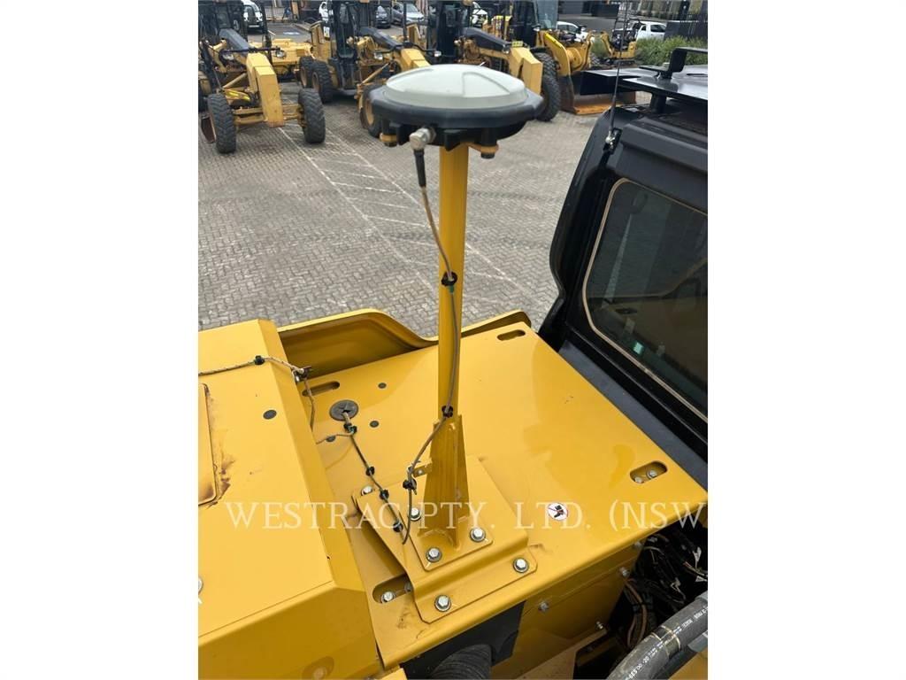 CAT 350-06 Roomikekskavaatorid