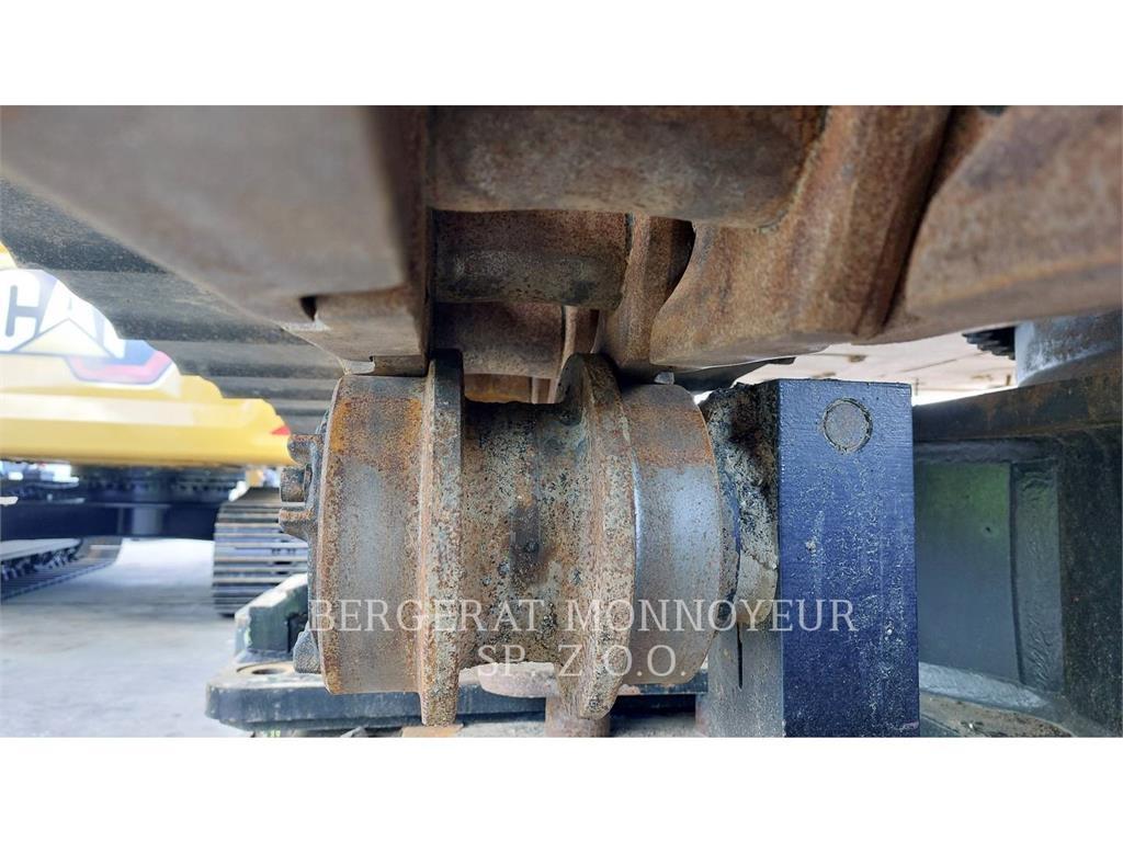 CAT 352 Roomikekskavaatorid