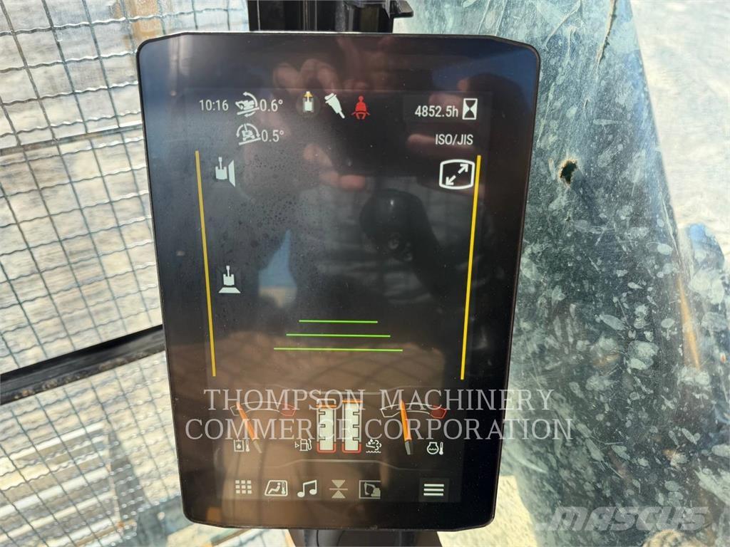 CAT 352 Roomikekskavaatorid