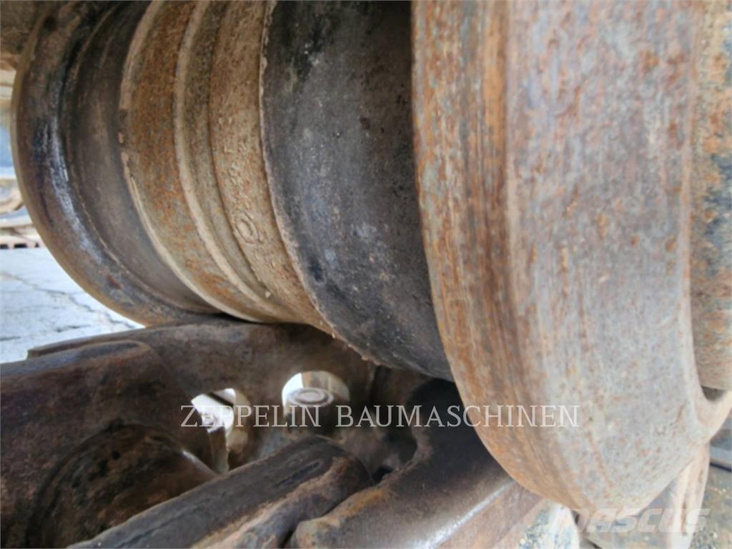 CAT 352-07A Roomikekskavaatorid