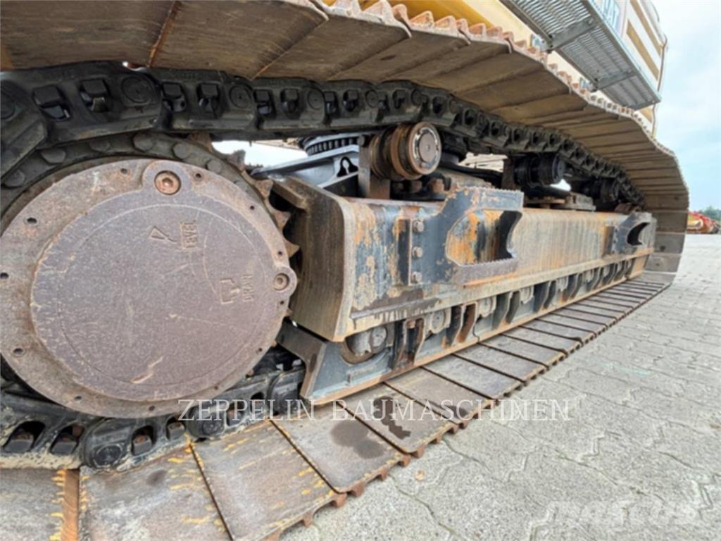 CAT 352-08 Roomikekskavaatorid