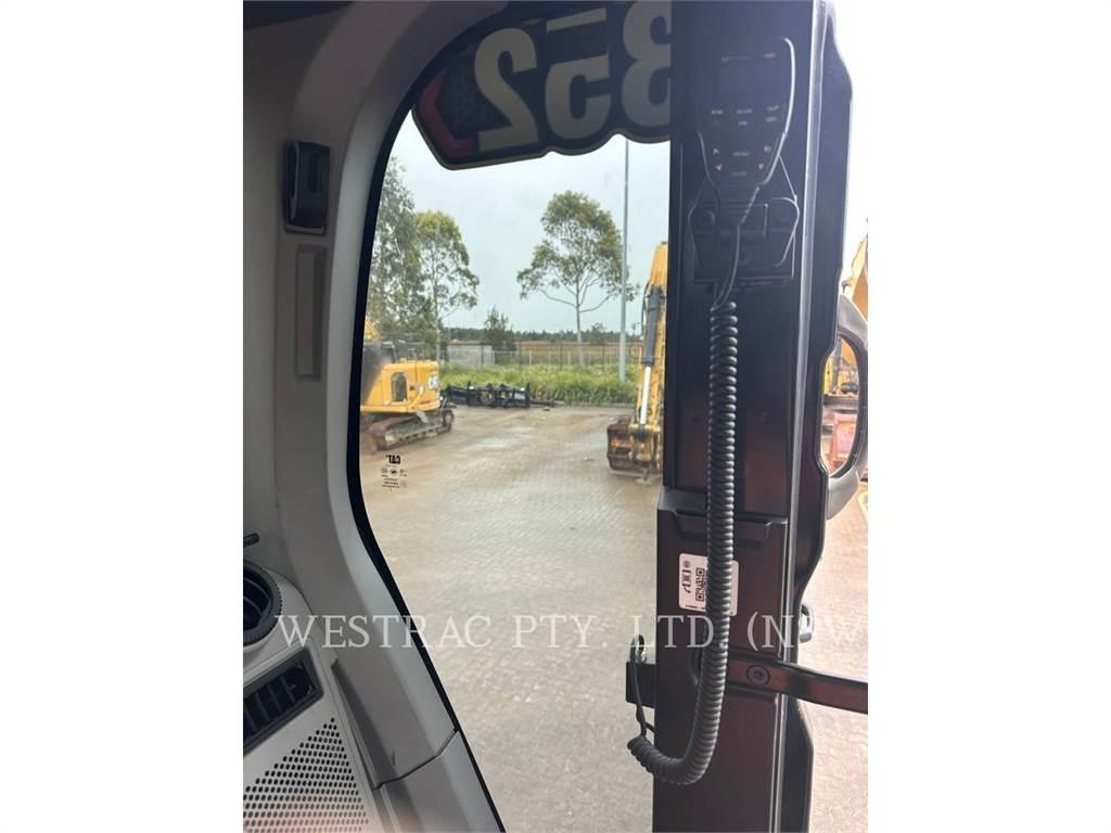 CAT 352-08VG Roomikekskavaatorid