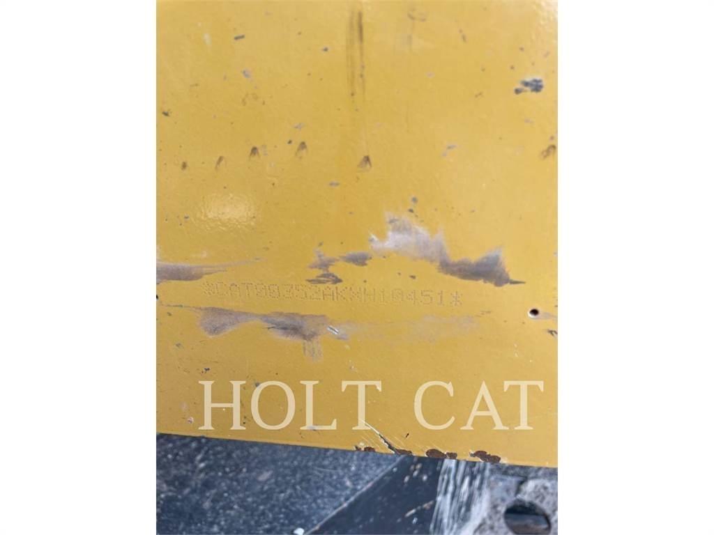 CAT 352 12 TC Roomikekskavaatorid