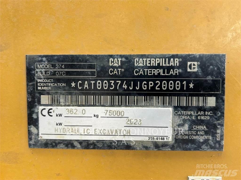 CAT 374 Roomikekskavaatorid