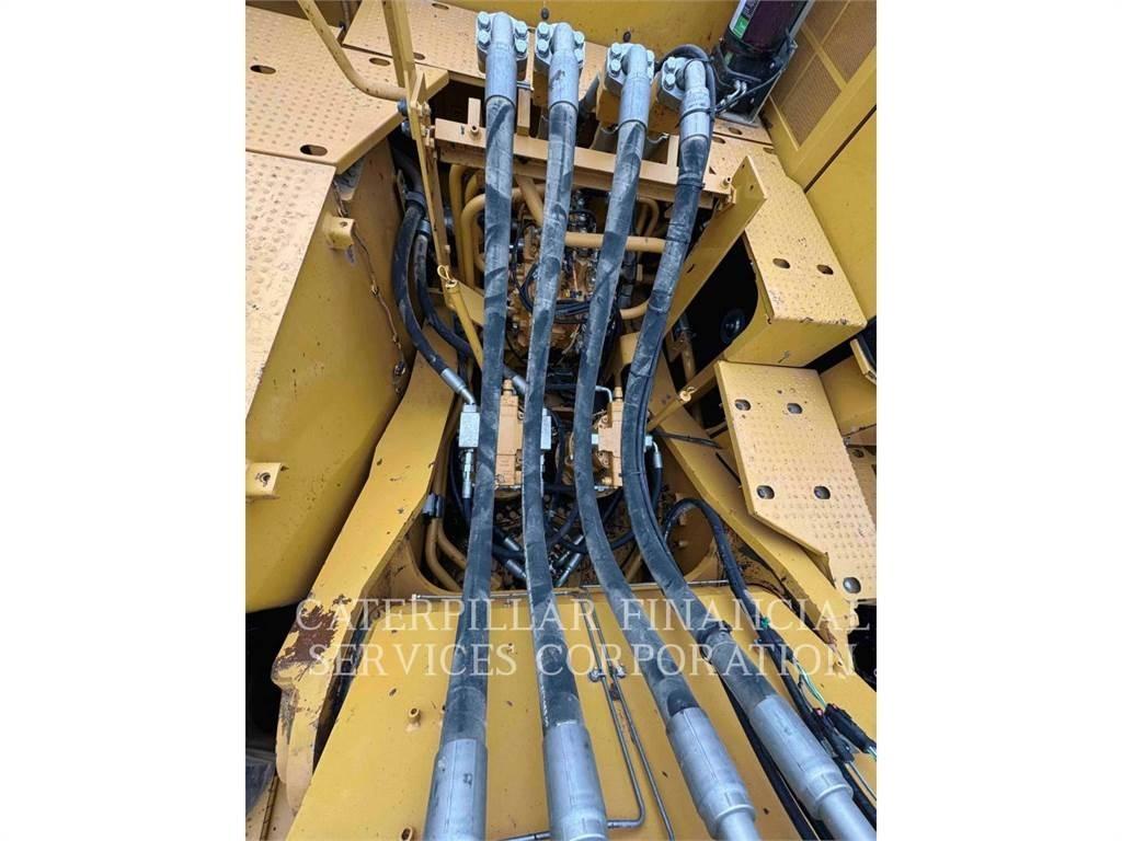 CAT 374-07 Roomikekskavaatorid