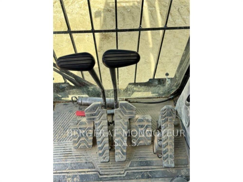 CAT 374-07 Roomikekskavaatorid
